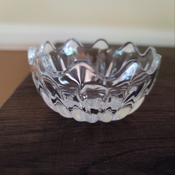 Small Vintage Zajecar Lead Crystal Bowl with Scalloped Edges - Picture 1 of 8